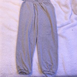 gray sweatpants